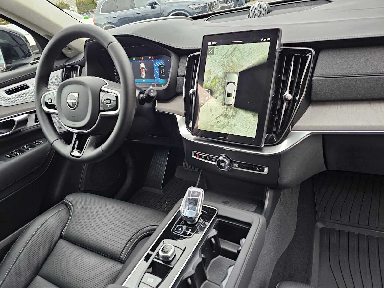 2026 Volvo XC90 Plug-In Hybrid Ultra Dark Theme