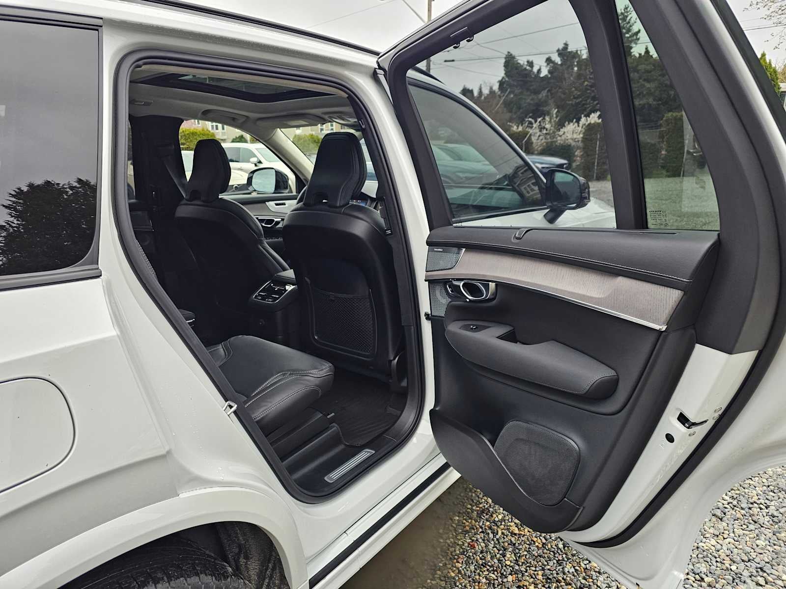 2026 Volvo XC90 Plug-In Hybrid Ultra Dark Theme