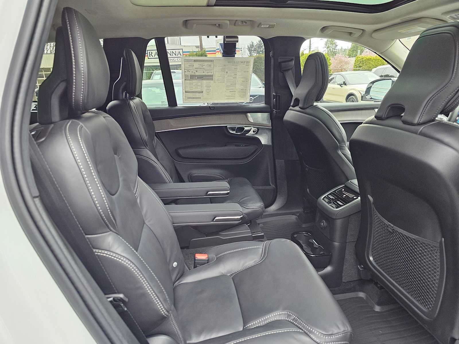 2026 Volvo XC90 Plug-In Hybrid Ultra Dark Theme