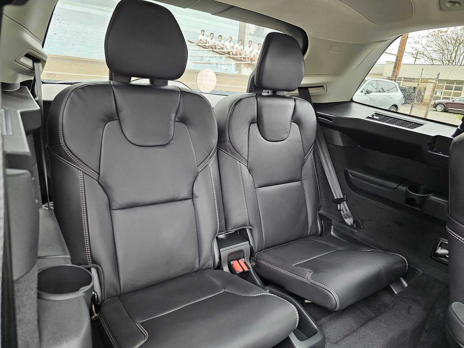 2026 Volvo XC90 Plug-In Hybrid Ultra Dark Theme