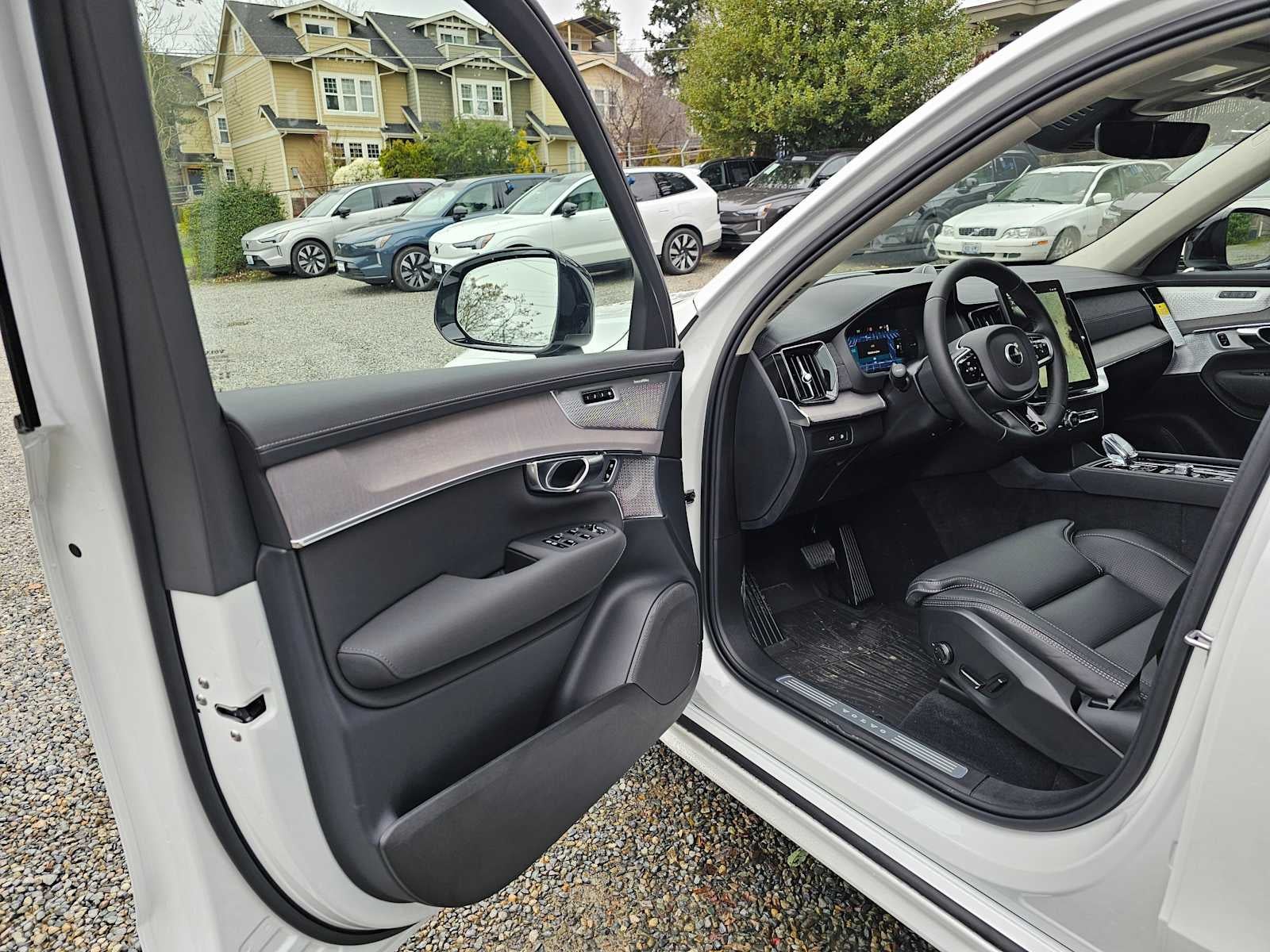 2026 Volvo XC90 Plug-In Hybrid Ultra Dark Theme