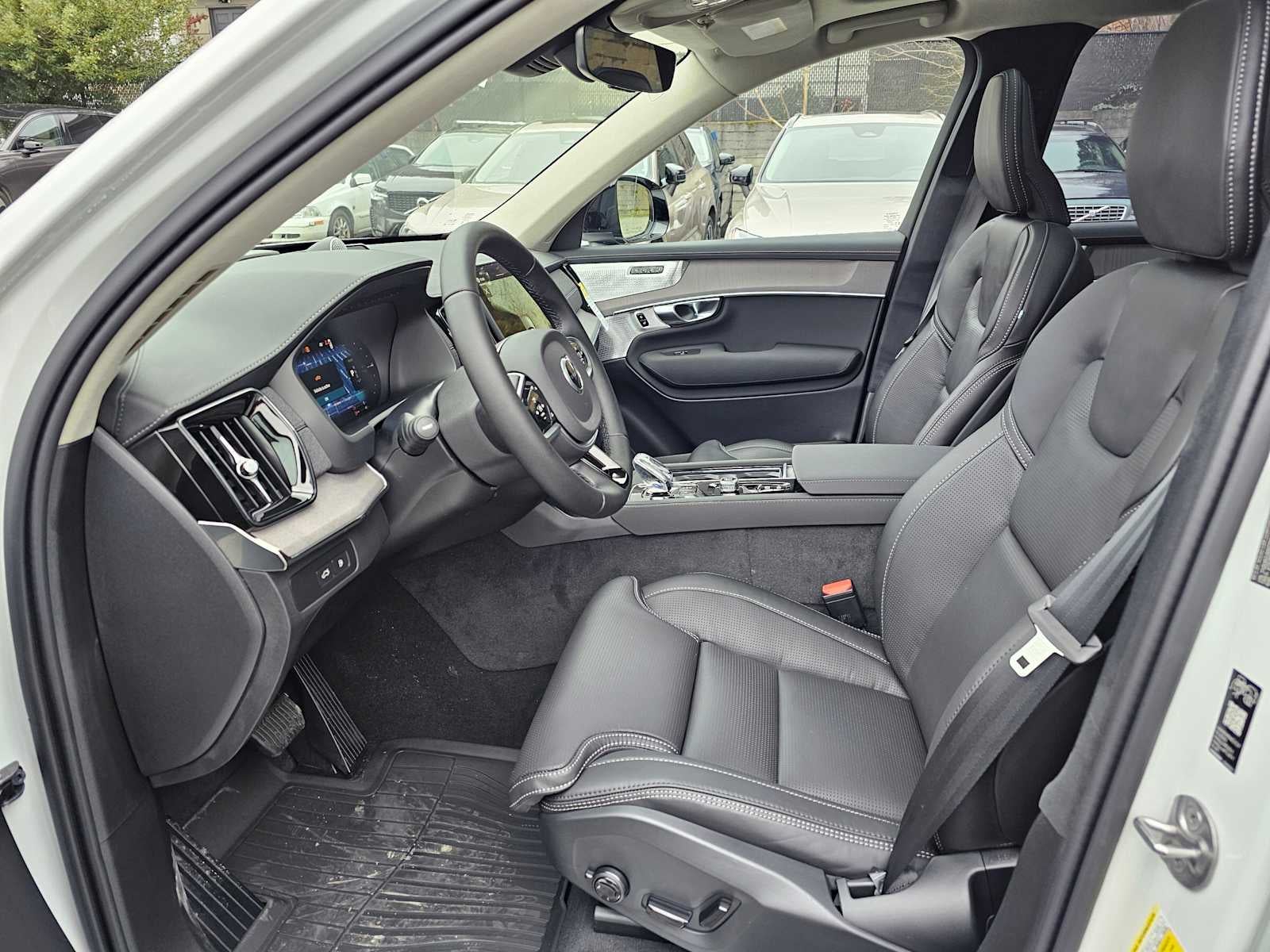 2026 Volvo XC90 Plug-In Hybrid Ultra Dark Theme