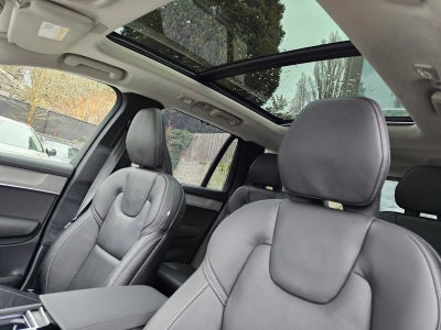 2026 Volvo XC90 Plug-In Hybrid Ultra Dark Theme