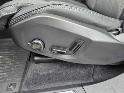 2026 Volvo XC90 Plug-In Hybrid Ultra Dark Theme