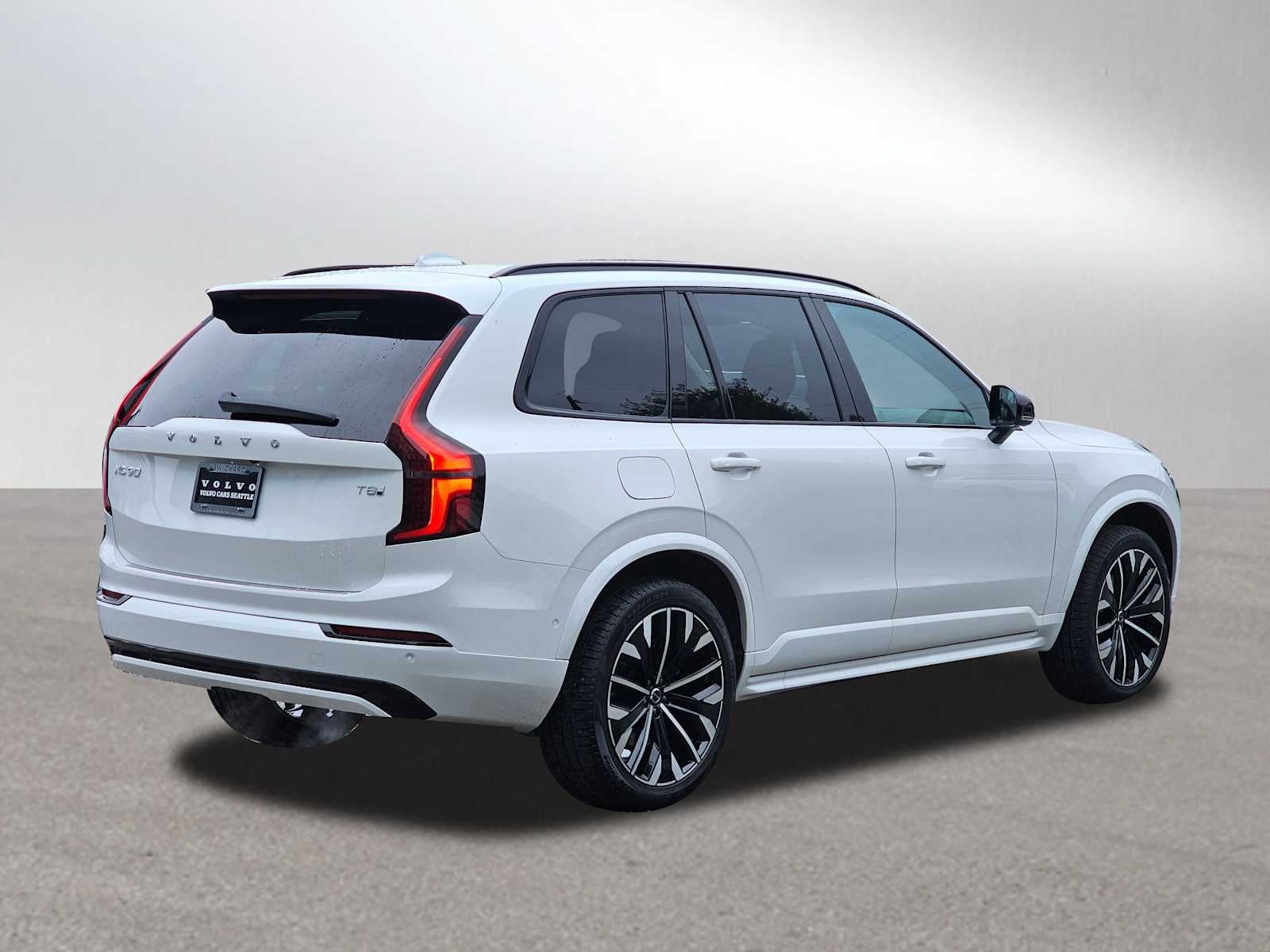 2026 Volvo XC90 Plug-In Hybrid Ultra Dark Theme