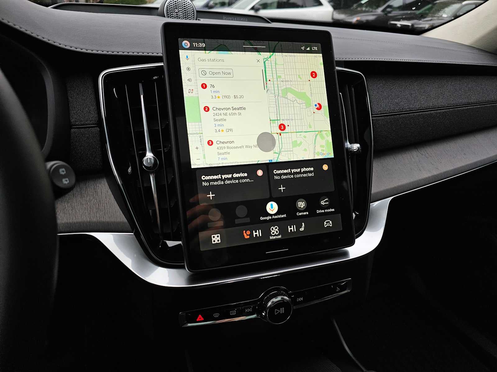 2026 Volvo XC90 Plug-In Hybrid Ultra Dark Theme
