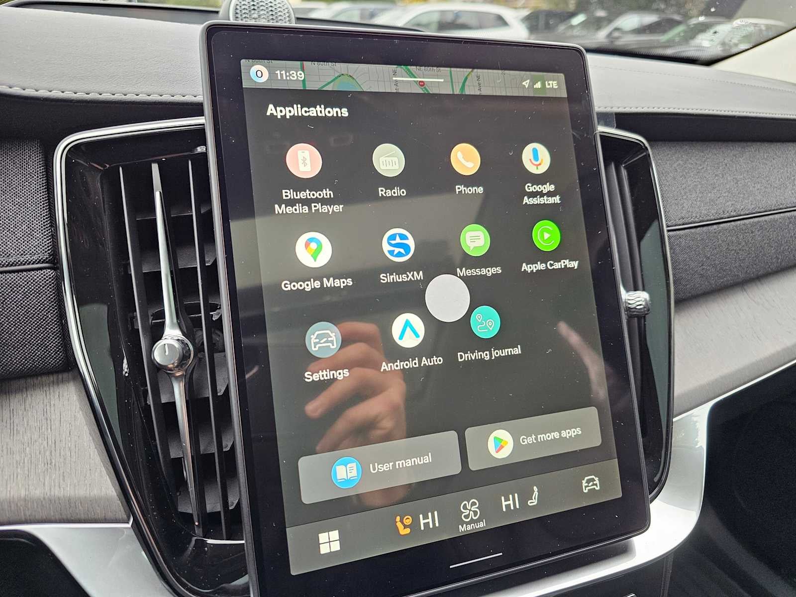 2026 Volvo XC90 Plug-In Hybrid Ultra Dark Theme