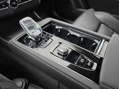 2026 Volvo XC90 Plug-In Hybrid Ultra Dark Theme