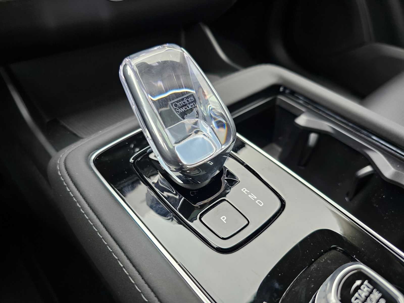 2026 Volvo XC90 Plug-In Hybrid Ultra Dark Theme