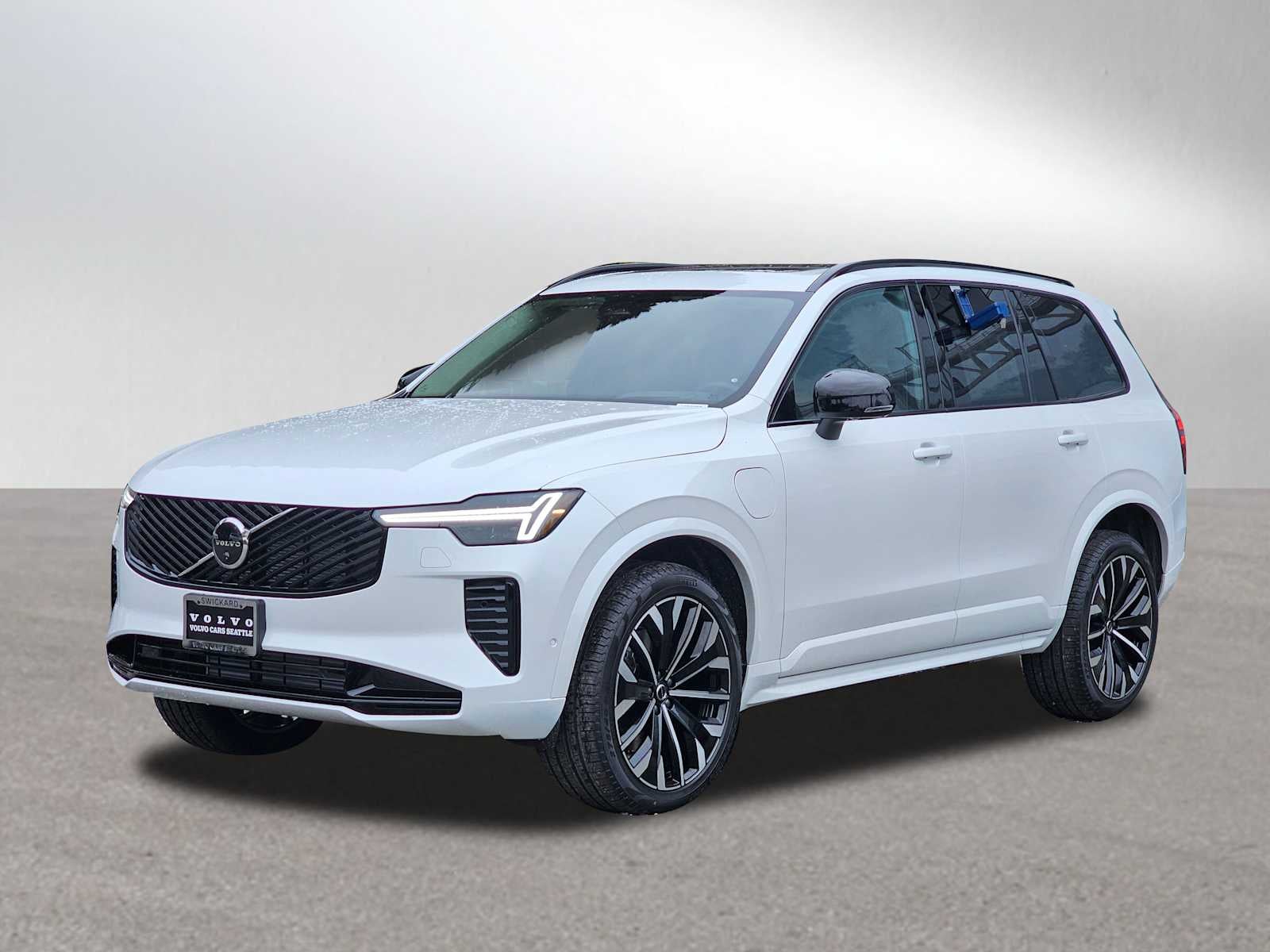 2026 Volvo XC90 Plug-In Hybrid Ultra Dark Theme