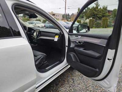 2026 Volvo XC90 Plug-In Hybrid Ultra Dark Theme