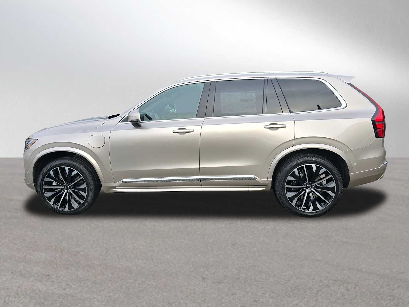 2026 Volvo XC90 Plug-In Hybrid Plus