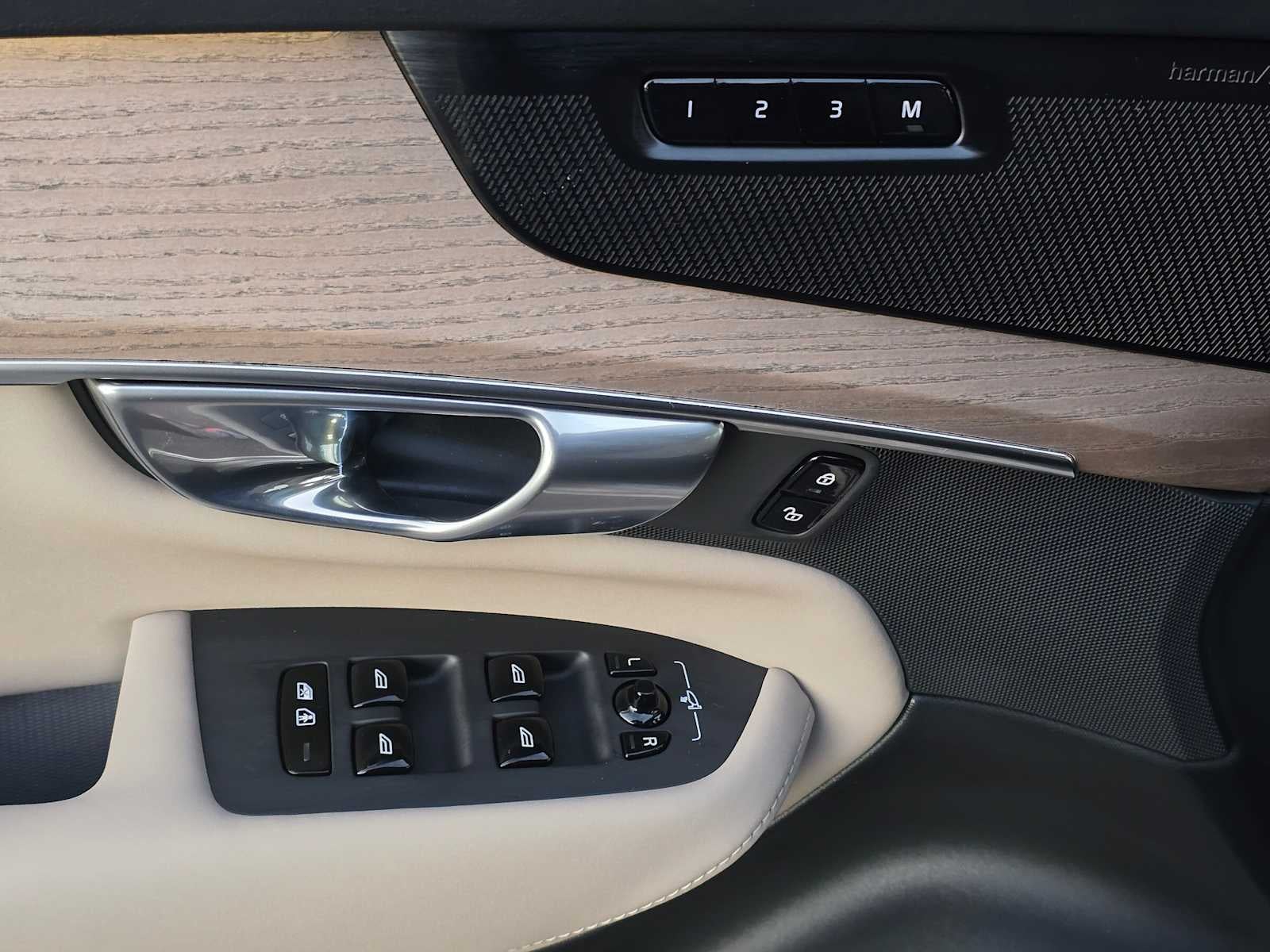 2026 Volvo XC90 Plug-In Hybrid Plus