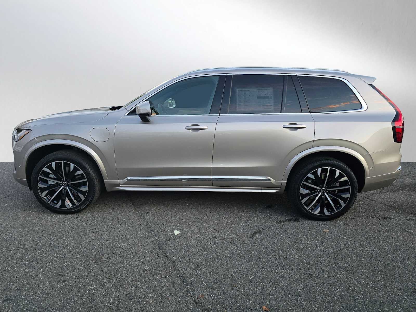 2026 Volvo XC90 Plug-In Hybrid Plus