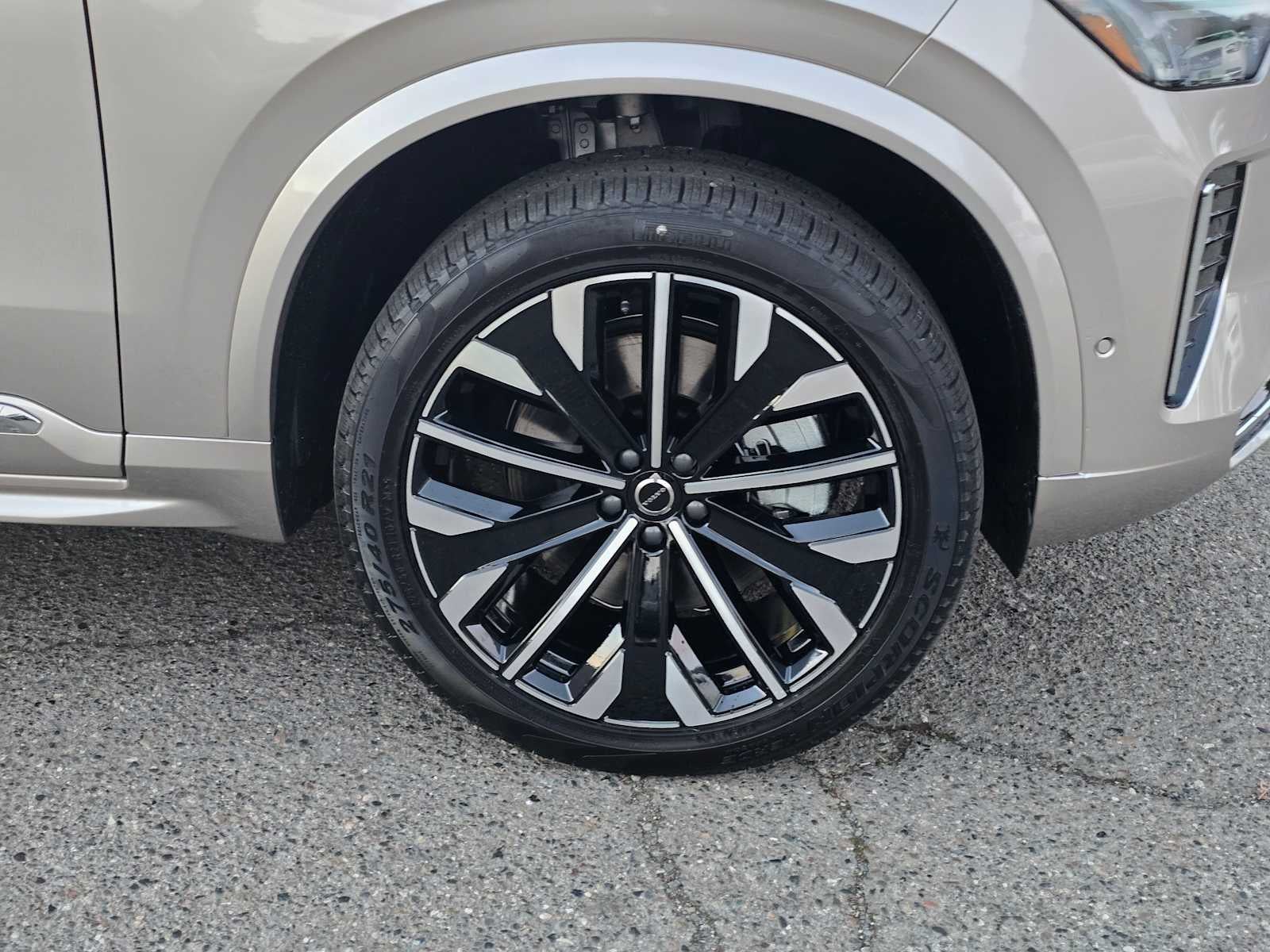 2026 Volvo XC90 Plug-In Hybrid Plus