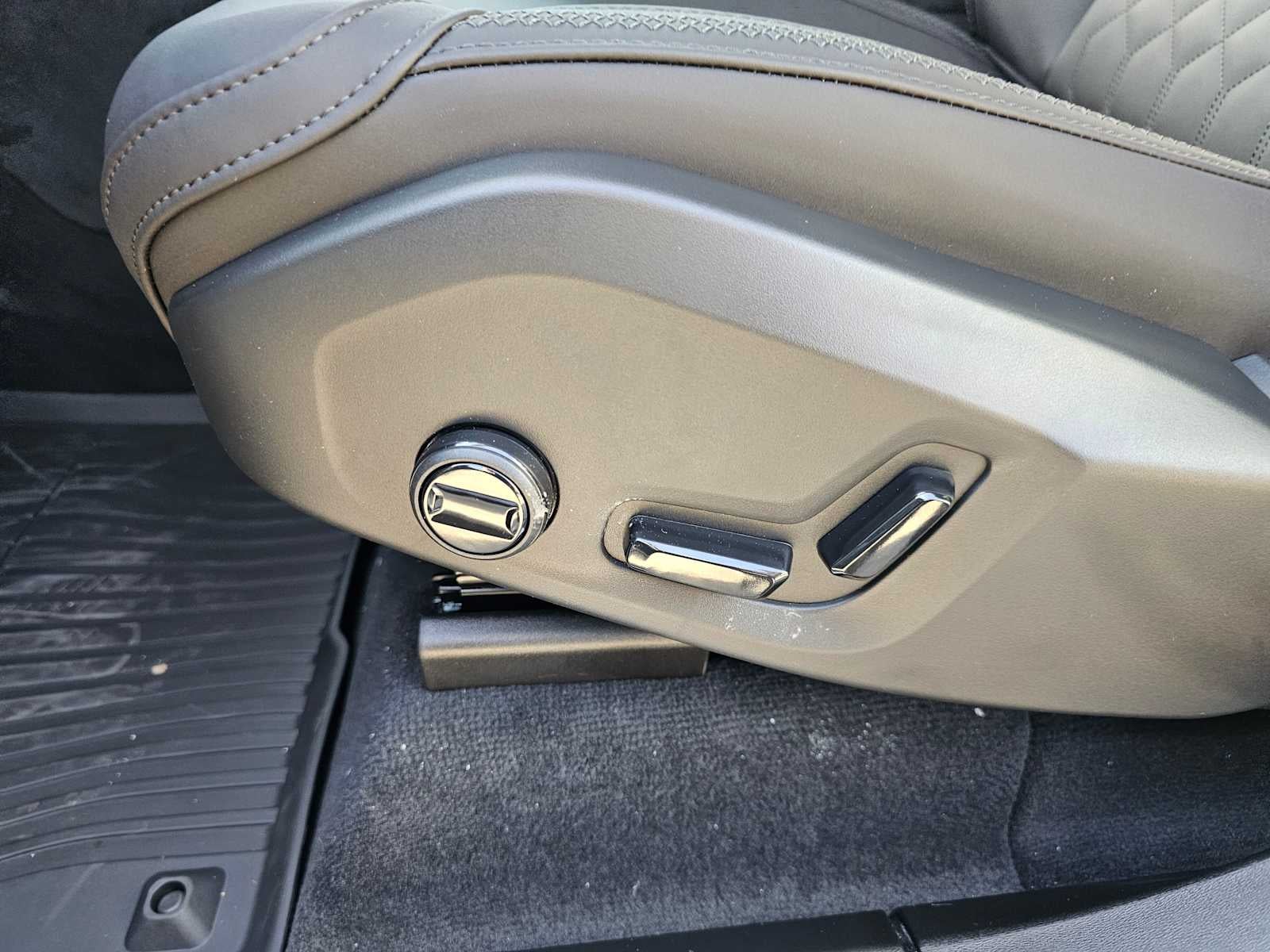 2026 Volvo XC90 Plug-In Hybrid Plus