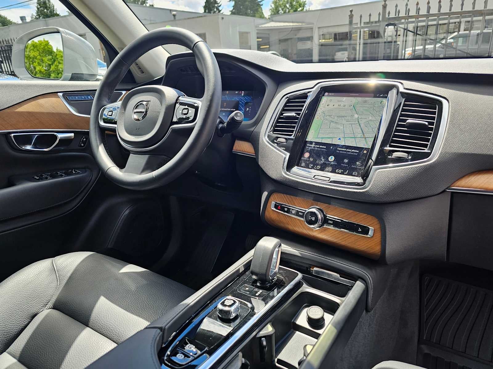 2025 Volvo XC90 Plug-In Hybrid Plus