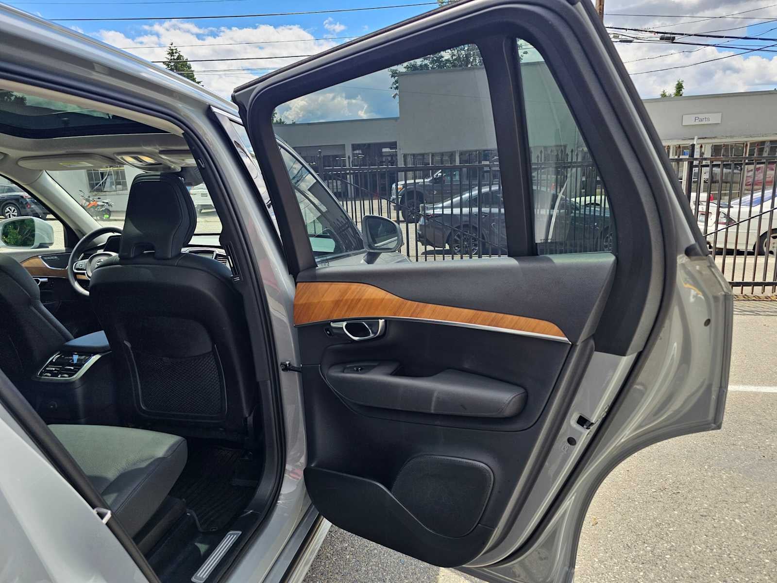 2025 Volvo XC90 Plug-In Hybrid Plus