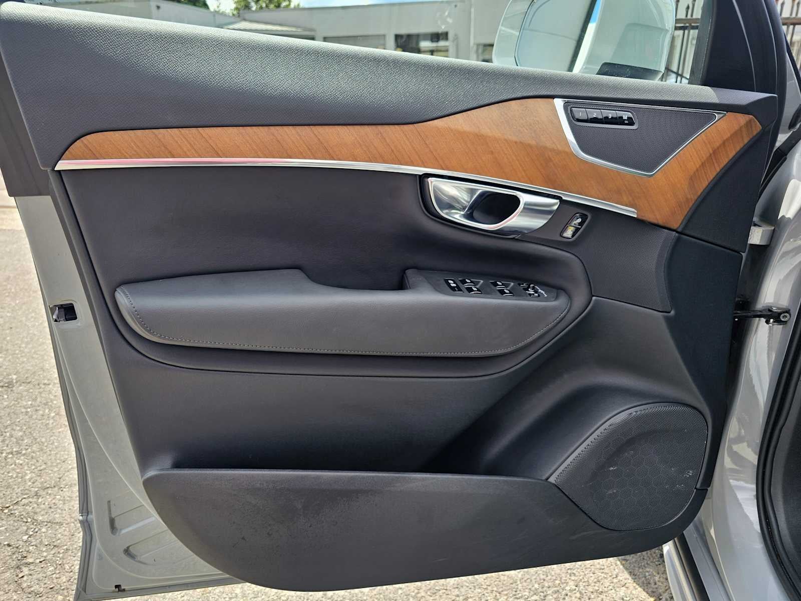 2025 Volvo XC90 Plug-In Hybrid Plus