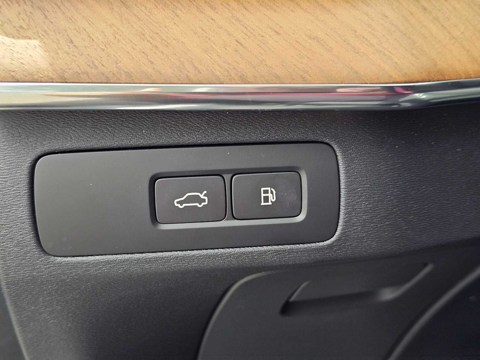 2025 Volvo XC90 Plug-In Hybrid Plus