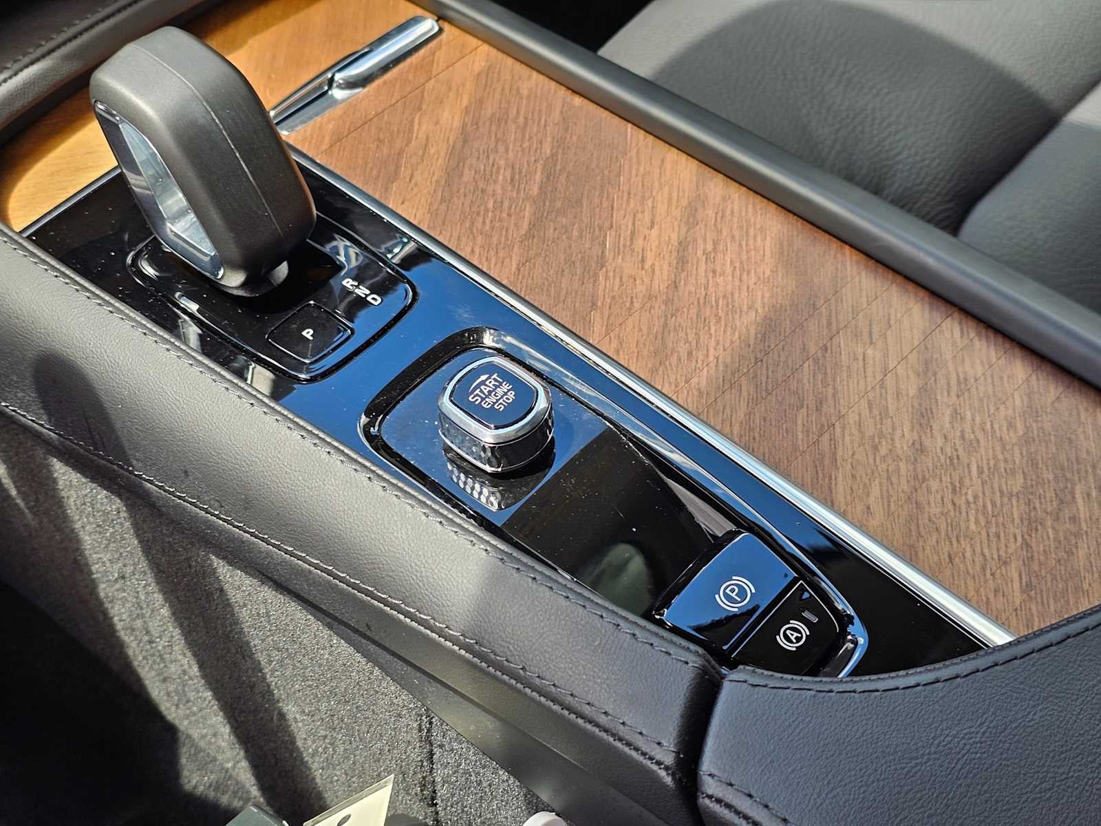 2025 Volvo XC90 Plug-In Hybrid Plus