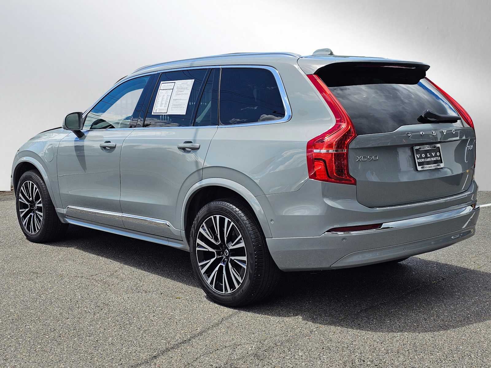 2025 Volvo XC90 Plug-In Hybrid Plus