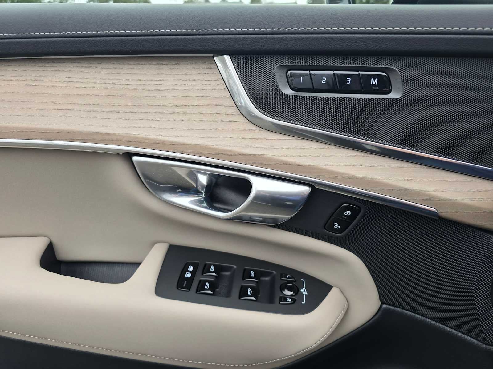 2026 Volvo XC90 Plug-In Hybrid Plus