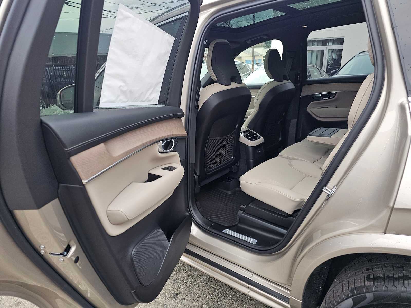 2026 Volvo XC90 Plug-In Hybrid Plus