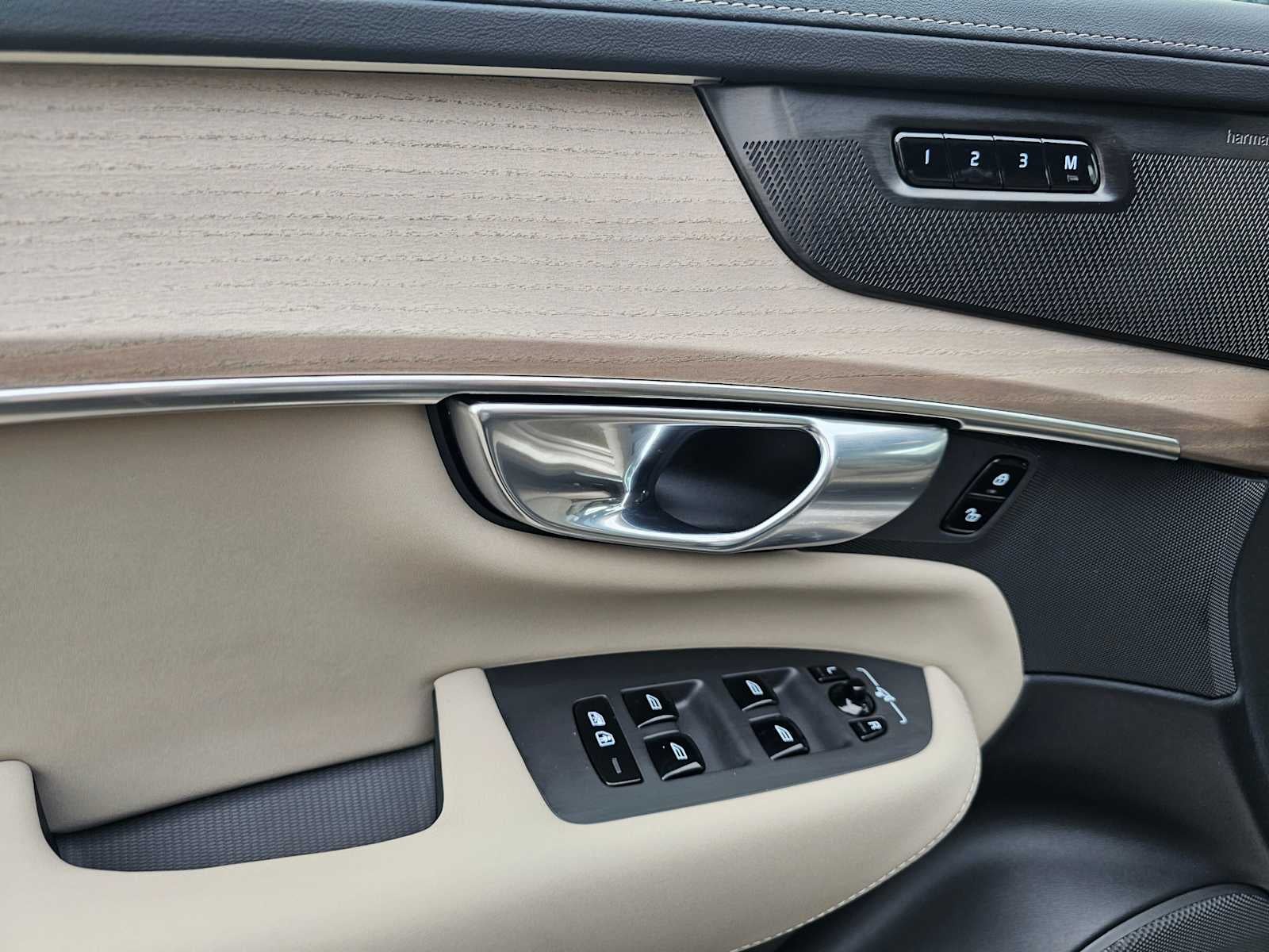 2026 Volvo XC90 Plug-In Hybrid Plus
