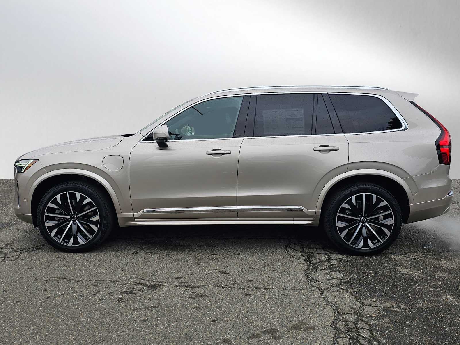 2026 Volvo XC90 Plug-In Hybrid Plus