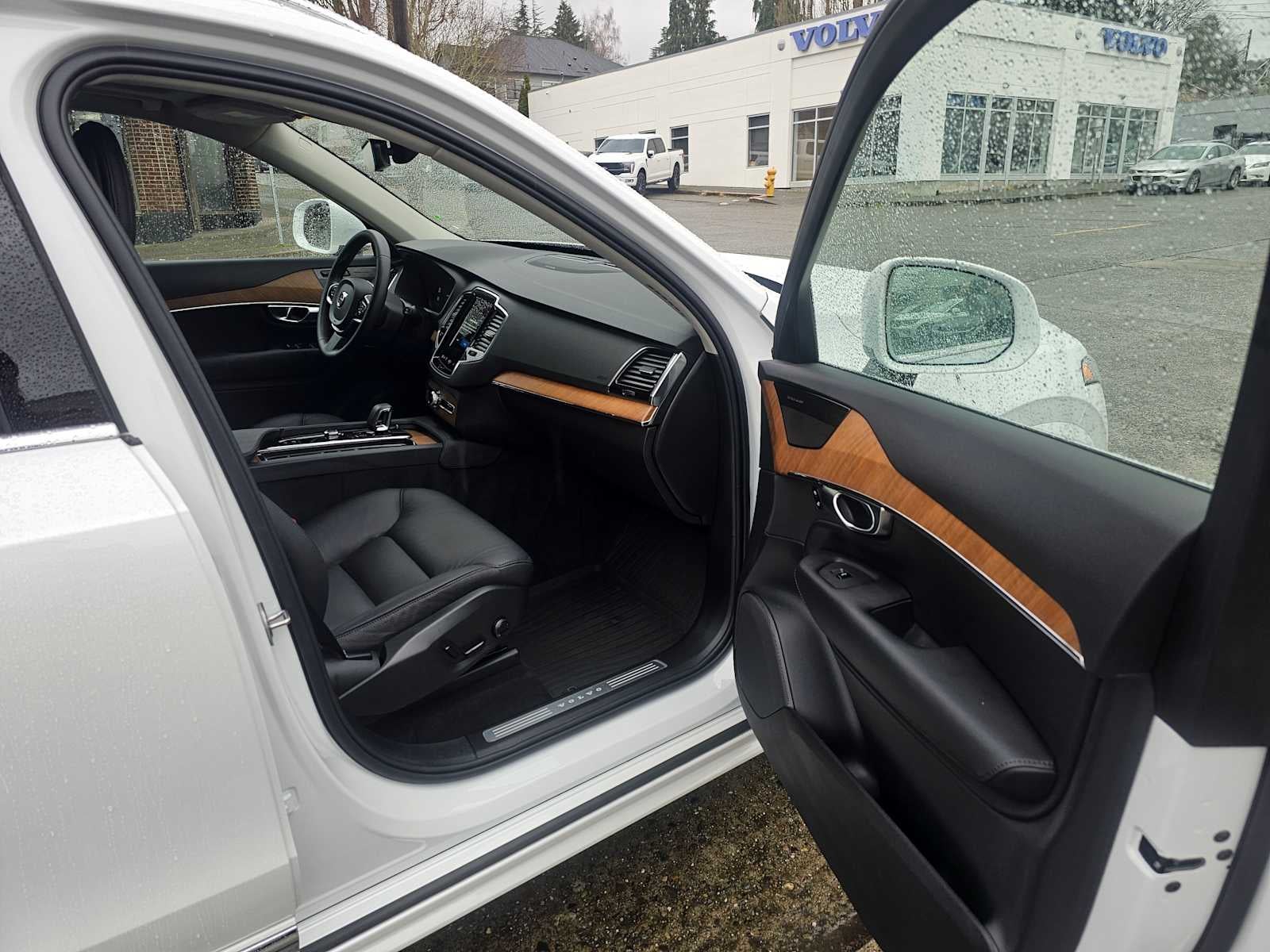 2025 Volvo XC90 Plug-In Hybrid Plus