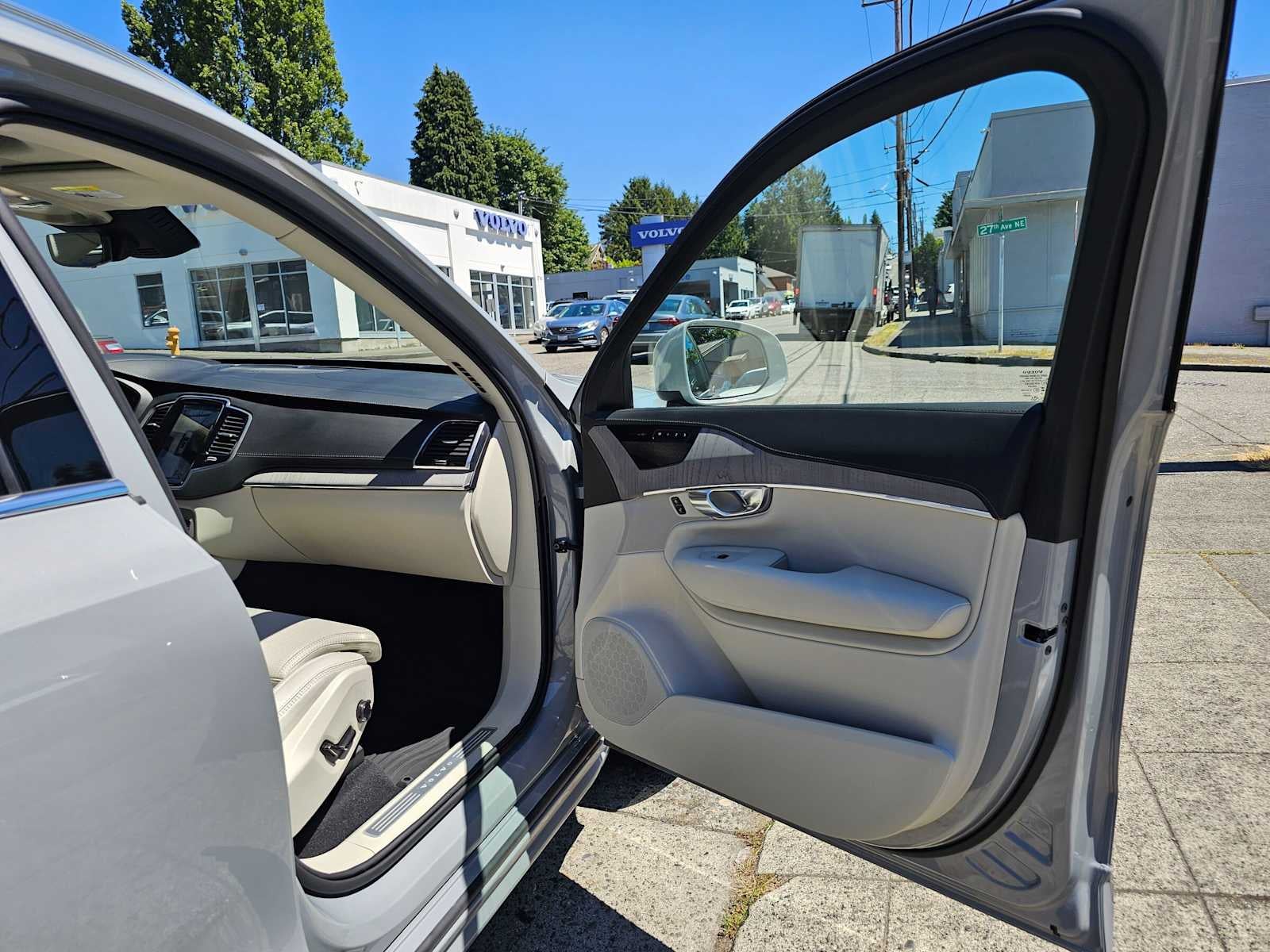 2025 Volvo XC90 Plug-In Hybrid Ultra