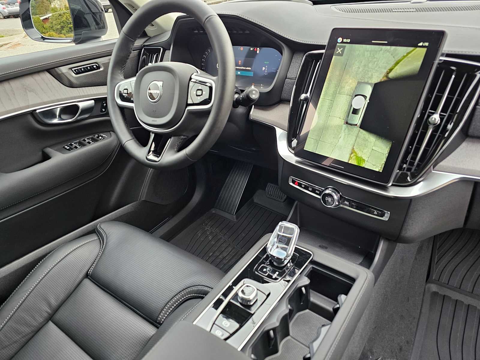 2026 Volvo XC90 Plug-In Hybrid Ultra Dark Theme