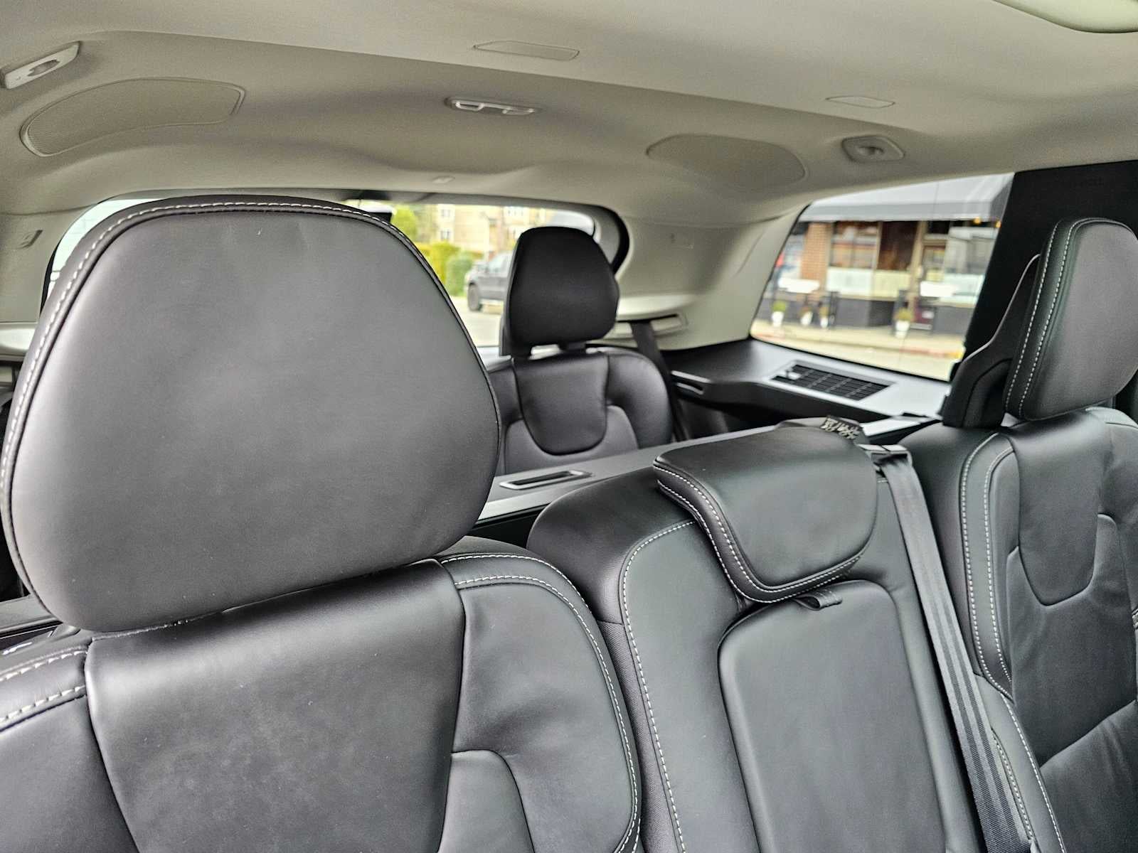 2026 Volvo XC90 Plug-In Hybrid Ultra Dark Theme