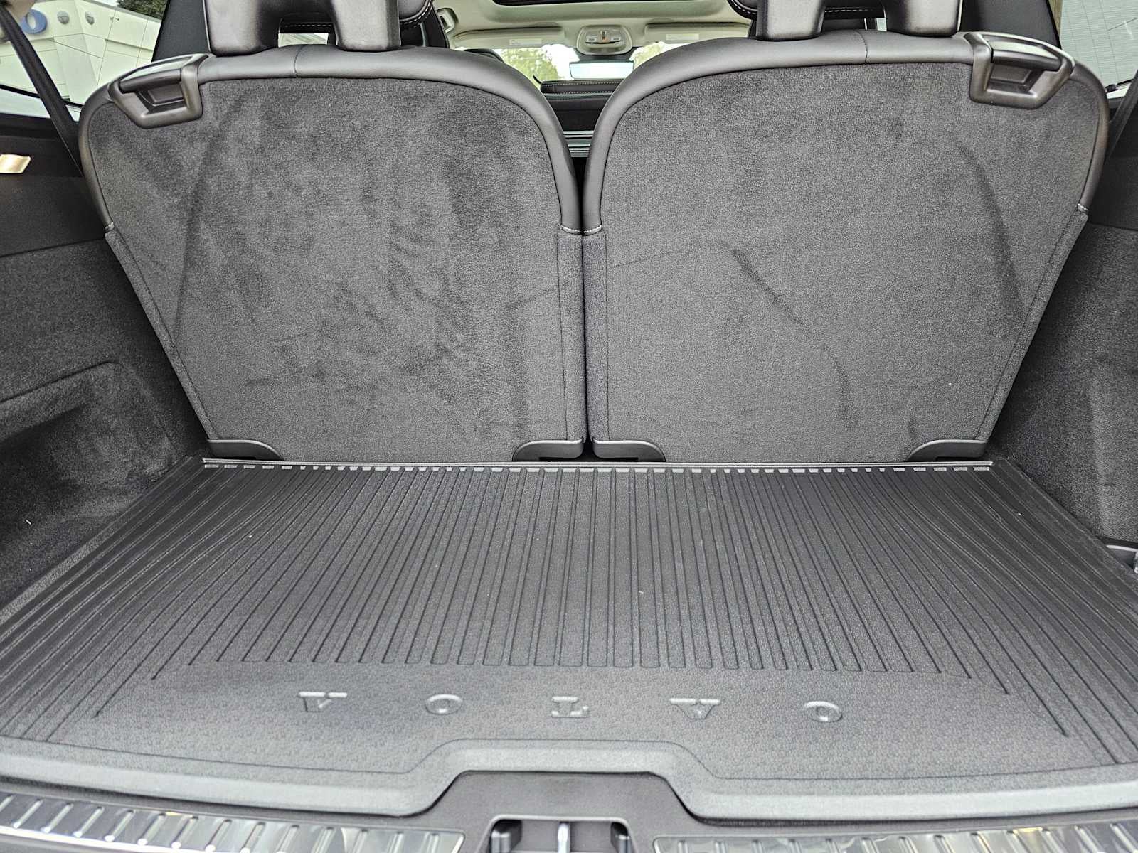 2026 Volvo XC90 Plug-In Hybrid Ultra Dark Theme