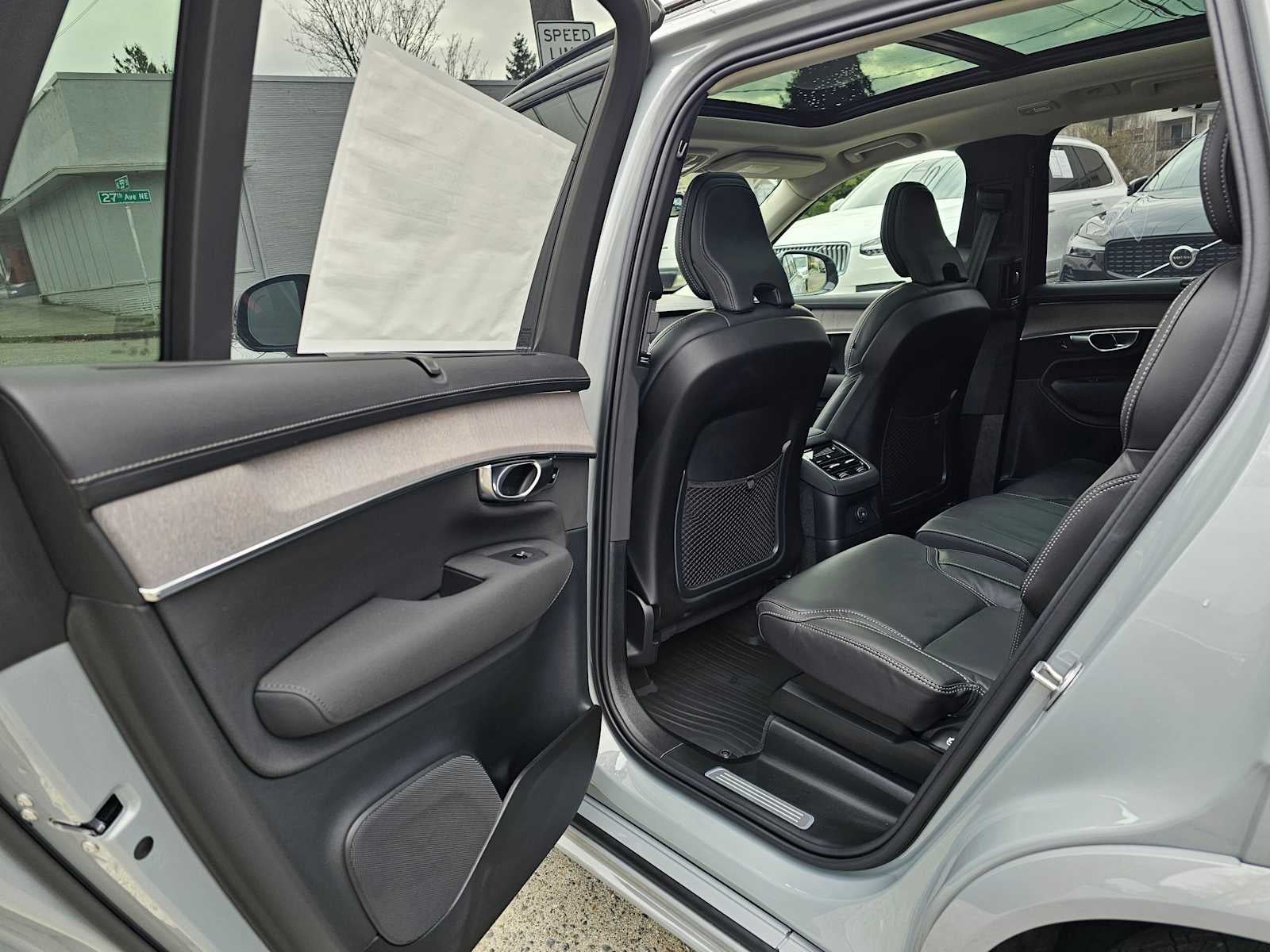 2026 Volvo XC90 Plug-In Hybrid Ultra Dark Theme