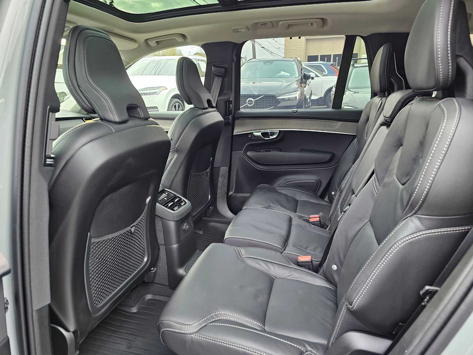 2026 Volvo XC90 Plug-In Hybrid Ultra Dark Theme