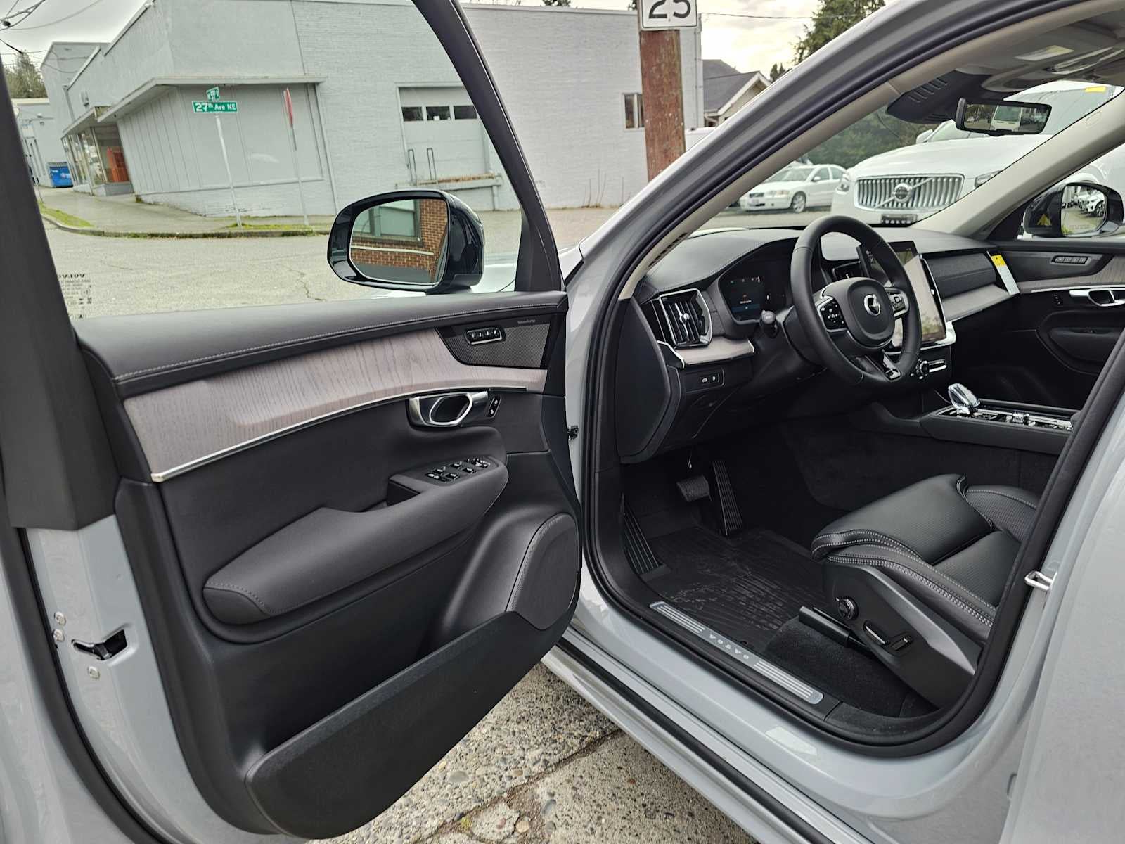 2026 Volvo XC90 Plug-In Hybrid Ultra Dark Theme