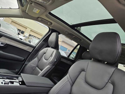 2026 Volvo XC90 Plug-In Hybrid Ultra Dark Theme