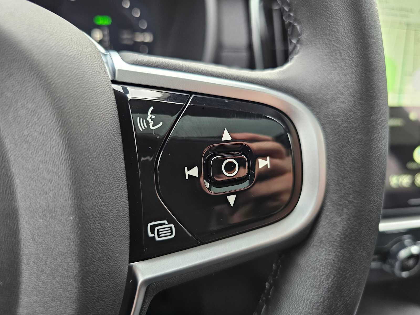 2026 Volvo XC90 Plug-In Hybrid Ultra Dark Theme