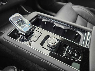 2026 Volvo XC90 Plug-In Hybrid Ultra Dark Theme