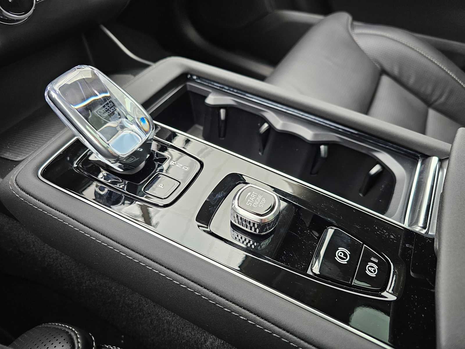2026 Volvo XC90 Plug-In Hybrid Ultra Dark Theme