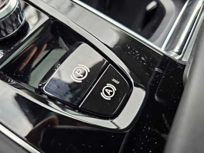 2026 Volvo XC90 Plug-In Hybrid Ultra Dark Theme