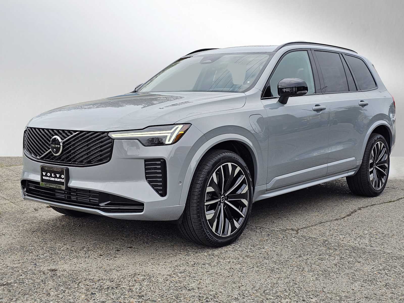 2026 Volvo XC90 Plug-In Hybrid Ultra Dark Theme