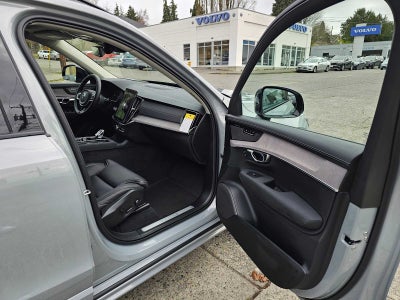 2026 Volvo XC90 Plug-In Hybrid Ultra Dark Theme