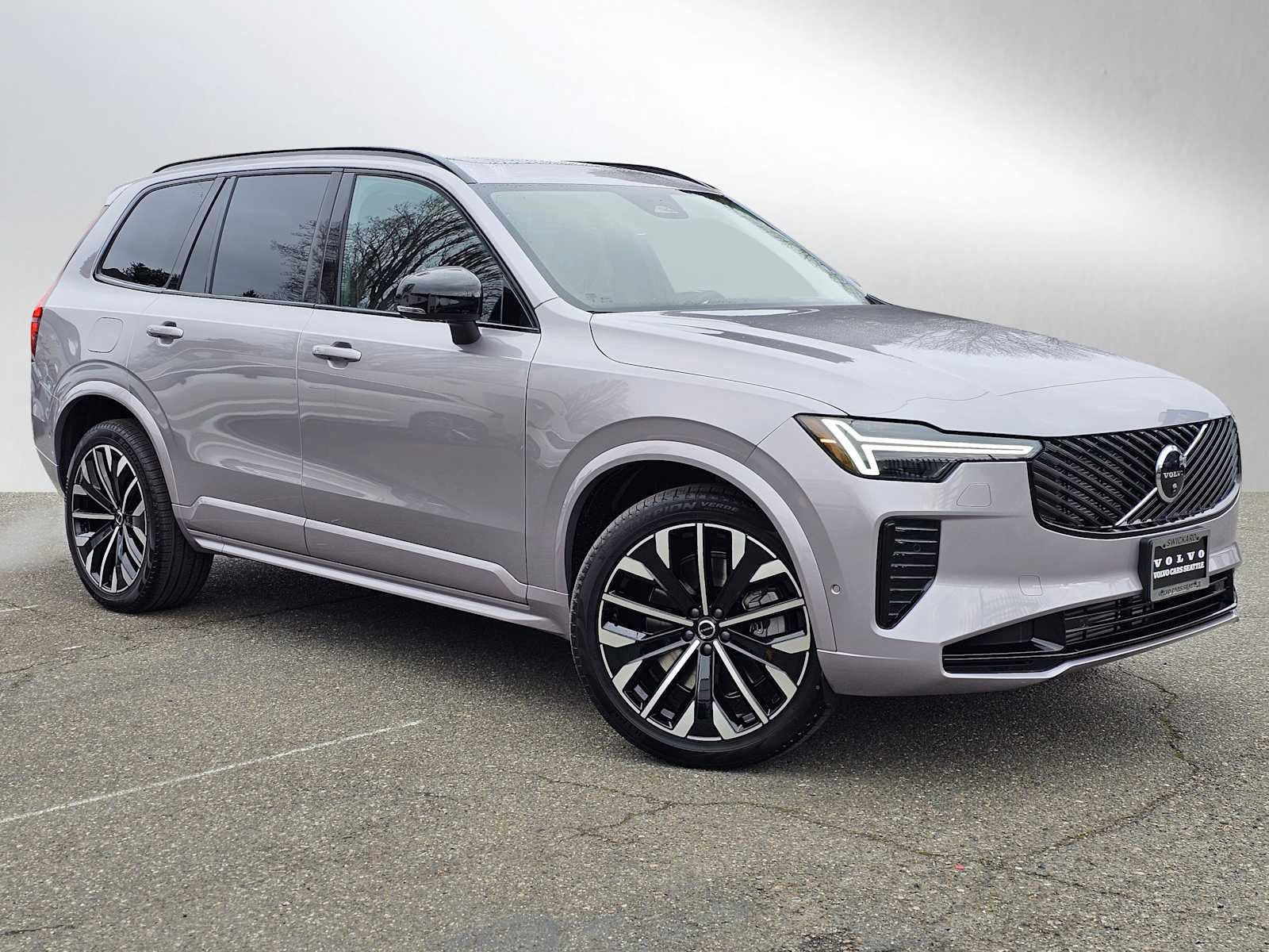 2026 Volvo XC90 Plug-In Hybrid Ultra Dark Theme