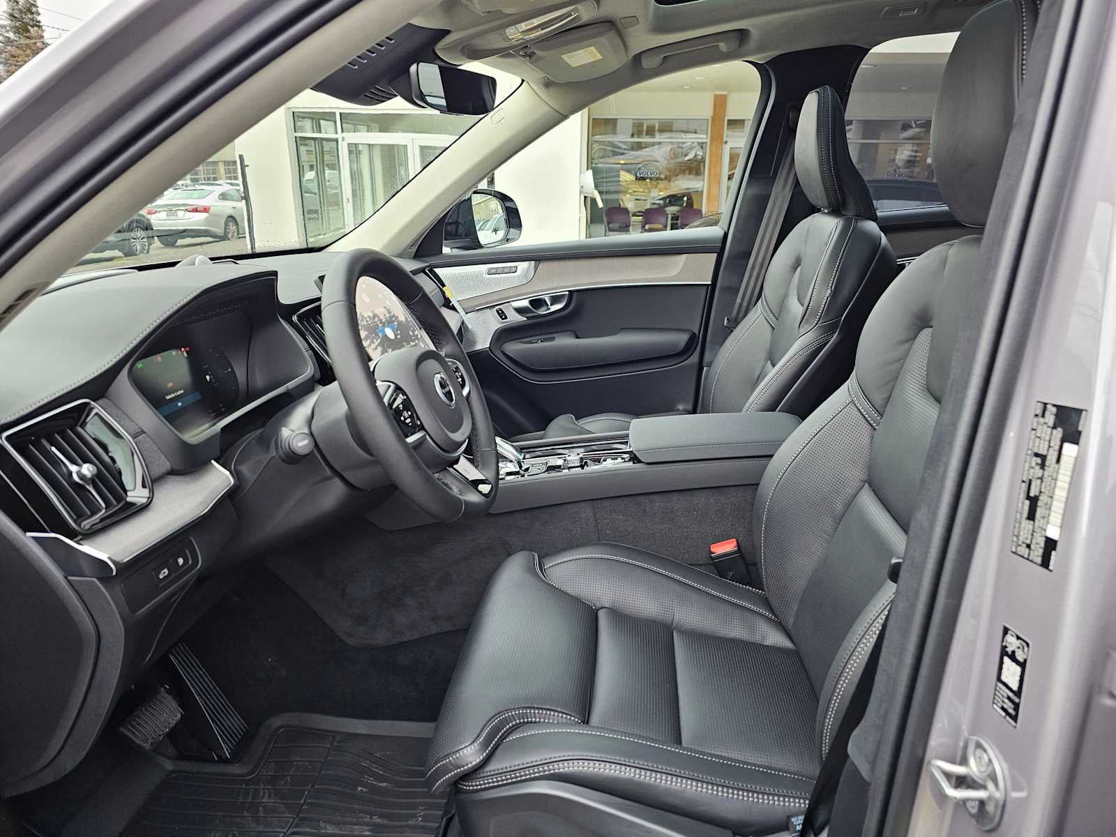 2026 Volvo XC90 Plug-In Hybrid Ultra Dark Theme