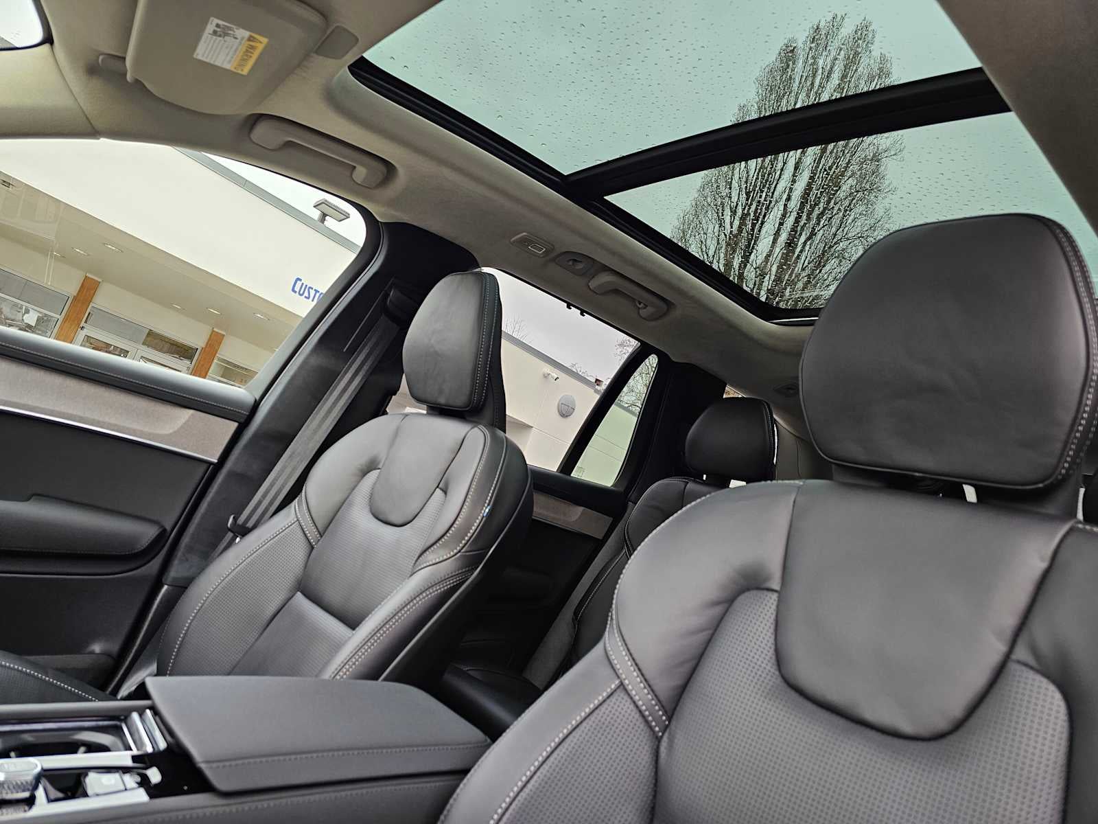 2026 Volvo XC90 Plug-In Hybrid Ultra Dark Theme