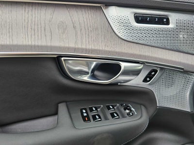2026 Volvo XC90 Plug-In Hybrid Ultra Dark Theme
