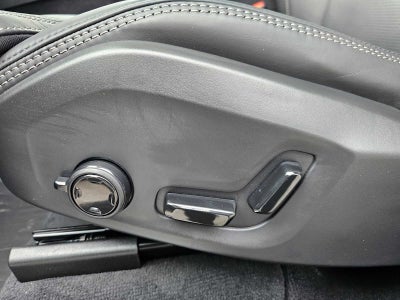 2026 Volvo XC90 Plug-In Hybrid Ultra Dark Theme
